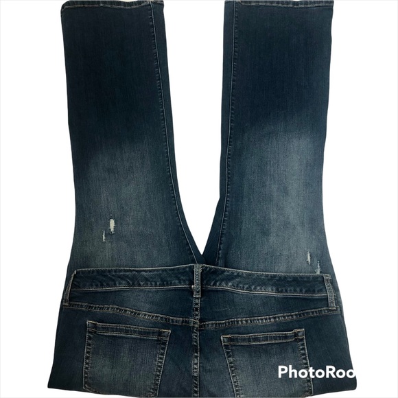 Torrid Slim Boot Distressed Strerch Jeans Short A9 - Picture 2 of 5